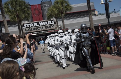 star wars stormtroopers march disney hollywood studios