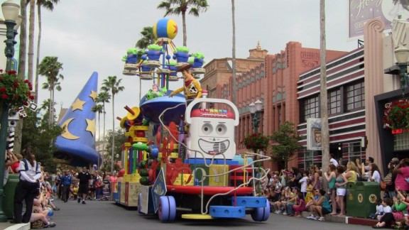 Pixar's Countdown to Fun Parade - Hollywood studios - Throwback Thursday