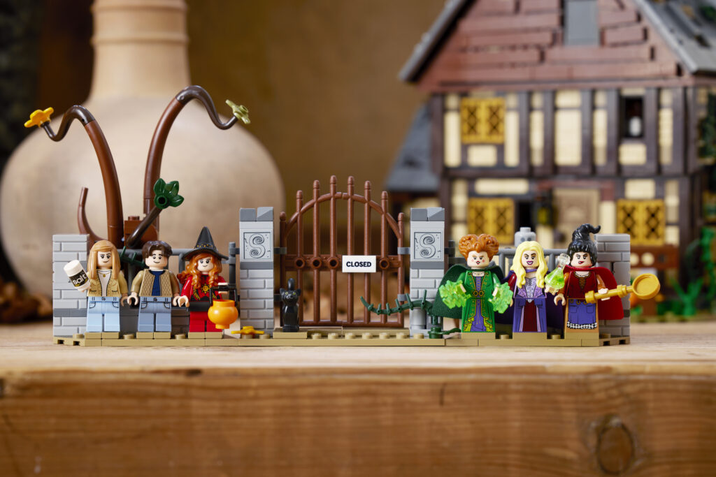 LEGO Ideas Disney Hocus Pocus – The Sanderson Sisters’ Cottage set